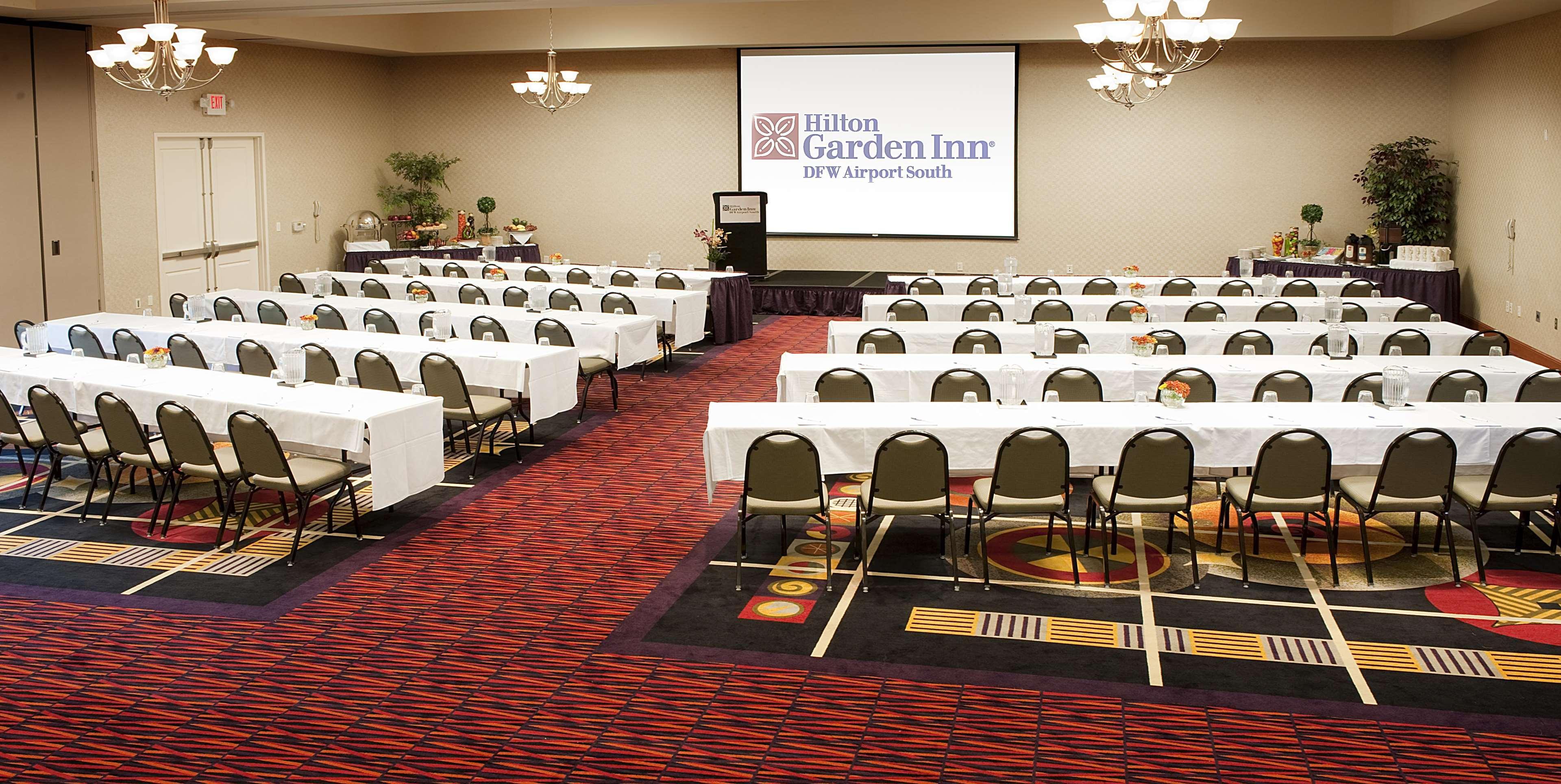 Hilton Garden Dfw Airport South Hotel 3*